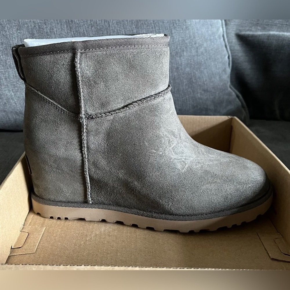 UGG Classic Femme Miniwedge Boots in Brown Size UK 4 (USA 6) NEW/NEVER WORN - Picture 3 of 8